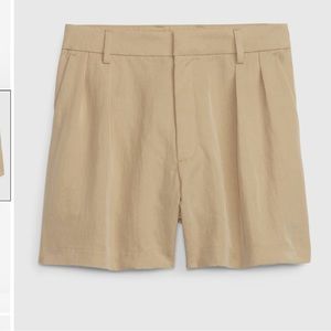NWT Gap Pleated Shorts Sz 27